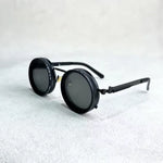 Load image into Gallery viewer, Wizy: Lunettes de Soleil à Verres Noirs Réglable
